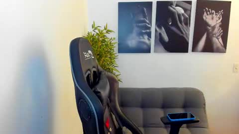 Snapshot of king_of_kings__ chatting on February 2025 12:58:01 AM king_of_kings__ online show from February 2025 12:58:01 AM