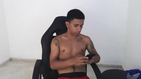 Snapshot of kings_latins chatting on June 2026 04:49:01 PM DOMINANT ALPHA KINGS online show from June 2026 04:49:01 PM