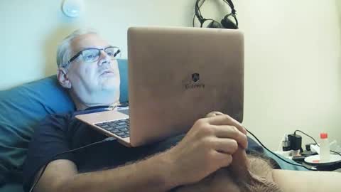 Snapshot of kingtongue10 chatting on October 2025 10:36:02 AM kingtongue10 online show from October 2025 10:36:02 AM