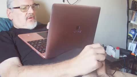 Snapshot of kingtongue10 chatting on November 2025 04:07:02 PM kingtongue10 online show from November 2025 04:07:02 PM