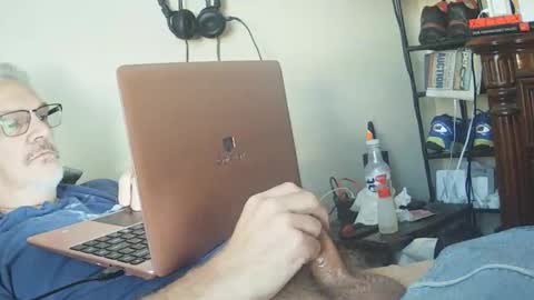 Snapshot of kingtongue10 chatting on December 2025 08:49:02 PM kingtongue10 online show from December 2025 08:49:02 PM