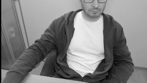 Snapshot of kinksubbydubby chatting on October 2025 04:51:02 PM kinksubbydubby online show from October 2025 04:51:02 PM