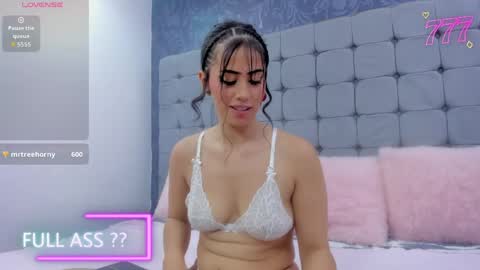 Snapshot of kinky_dakota chatting on May 2026 12:29:02 AM dakota online show from May 2026 12:29:02 AM