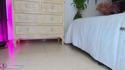 Snapshot of kinky_karo chatting on January 2025 11:27:02 AM    online show from January 2025 11:27:02 AM