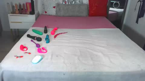 Snapshot of kinkybunz chatting on November 2025 02:00:02 AM KinyBunz online show from November 2025 02:00:02 AM