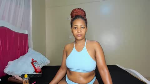 Snapshot of kinkylyla chatting on November 2025 08:59:01 AM Kinky online show from November 2025 08:59:01 AM