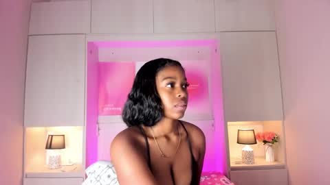 M A R A  online show from December 2025 12:43:02 PM