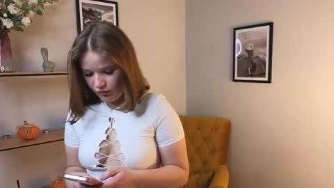 Snapshot of kioron_moore chatting on December 2025 09:59:02 AM Fiona online show from December 2025 09:59:02 AM