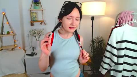 Snapshot of kira2kiss chatting on November 2025 07:47:01 PM Kira online show from November 2025 07:47:01 PM