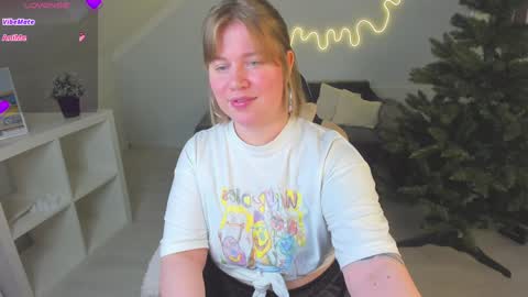 Snapshot of kira_citro chatting on December 2024 03:13:02 PM Kira NEXT STREAM December 4 5pm CET 11am EST online show from December 2024 03:13:02 PM