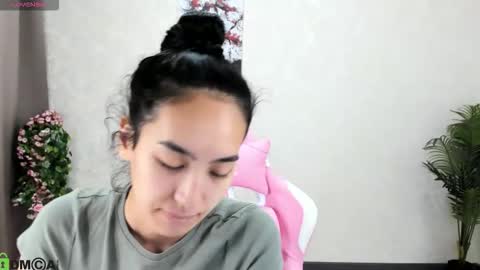 Aura online show from October 2025 02:59:01 AM