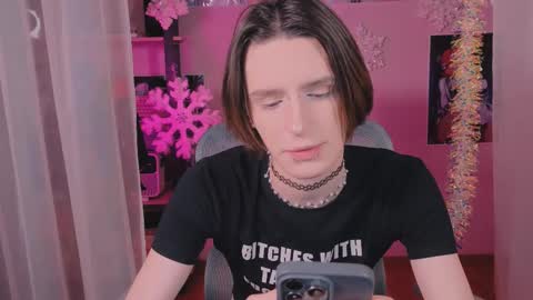 Snapshot of kira_long chatting on January 2026 08:28:02 AM MADI online show from January 2026 08:28:02 AM