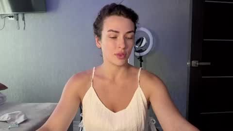 Snapshot of kira_love1 chatting on July 2026 08:43:01 AM Kira love1 online show from July 2026 08:43:01 AM