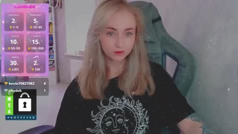 Snapshot of kira_love_sleep chatting on July 2026 03:40:01 PM you know thumb up me please its important online show from July 2026 03:40:01 PM