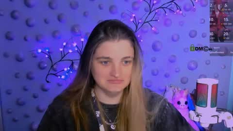 kira_melt online show from April 2026 11:22:02 PM