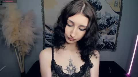 Snapshot of kira_nocturne chatting on December 2025 09:05:02 AM Kira online show from December 2025 09:05:02 AM