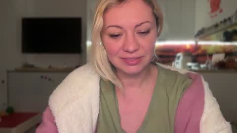 Snapshot of kiradivine chatting on February 2025 07:27:02 PM KiraDivine online show from February 2025 07:27:02 PM