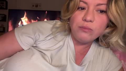 Snapshot of kiradivine chatting on November 2025 02:31:02 PM KiraDivine online show from November 2025 02:31:02 PM