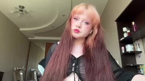 Snapshot of kirakim_love chatting on May 2026 09:48:01 AM kirakim_love online show from May 2026 09:48:01 AM