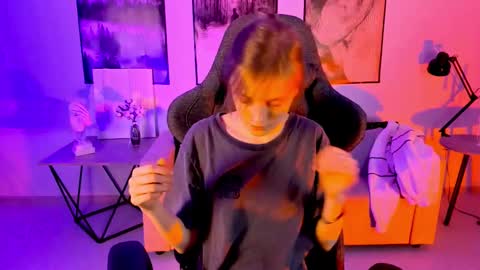 Snapshot of kiramontoyaa chatting on February 2025 02:32:01 PM Kira online show from February 2025 02:32:01 PM