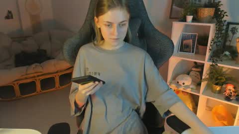 Snapshot of kiramontoyaa chatting on March 2025 02:10:02 PM Kira online show from March 2025 02:10:02 PM