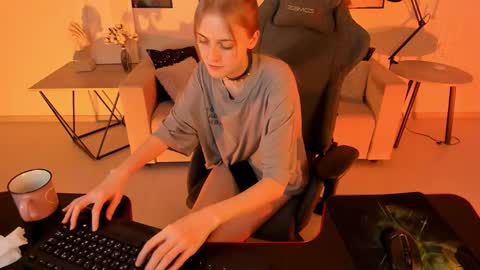 Snapshot of kiramontoyaa chatting on March 2025 02:34:02 PM Kira online show from March 2025 02:34:02 PM