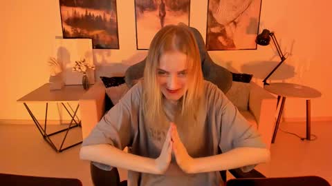 Snapshot of kiramontoyaa chatting on March 2025 09:04:02 PM Kira online show from March 2025 09:04:02 PM