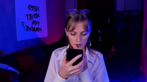 Snapshot of kiramontoyaa chatting on September 2025 08:32:02 PM Kira online show from September 2025 08:32:02 PM