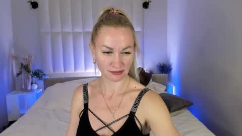 Snapshot of kirasun_ chatting on December 2025 07:53:02 PM KiraSun online show from December 2025 07:53:02 PM