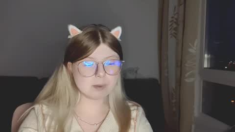 KiraYume online show from May 2026 04:45:02 PM