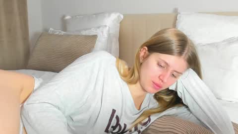 Kira online show from April 2026 09:34:01 PM