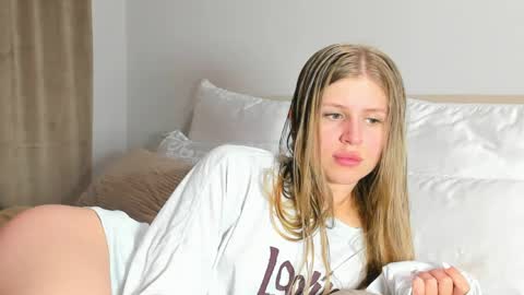 Kira online show from April 2026 08:34:01 PM