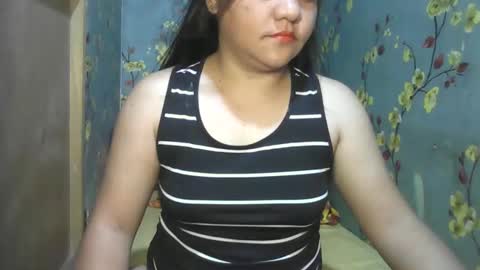 Snapshot of kiss_me_loves chatting on January 2025 12:29:01 AM kiss_me_loves online show from January 2025 12:29:01 AM