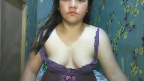 Snapshot of kiss_me_loves chatting on February 2025 11:57:02 PM kiss_me_loves online show from February 2025 11:57:02 PM