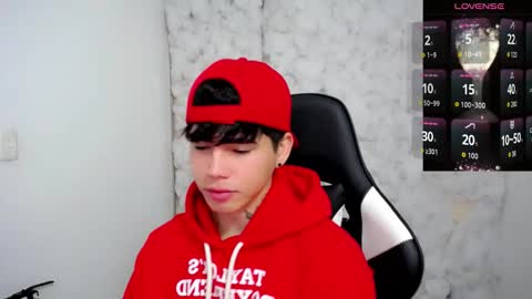 Snapshot of kiss_whitee chatting on December 2025 07:18:01 PM kiss_whitee online show from December 2025 07:18:01 PM