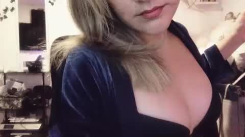 Kissah Kreampuff online show from November 2025 04:23:02 AM