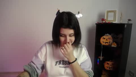 kissleoxx online show from November 2025 01:31:01 PM