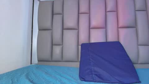 BELLA FLAME online show from November 2025 07:03:03 PM