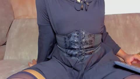 Snapshot of kitsune_zama chatting on November 2025 01:33:02 PM Kitsune-sama online show from November 2025 01:33:02 PM