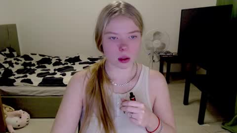 Jennyblonde and Emmabrunette online show from December 2024 06:06:01 PM