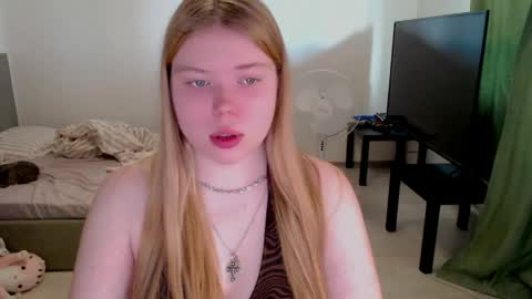 Jennyblonde and Emmabrunette online show from May 2026 01:07:02 PM