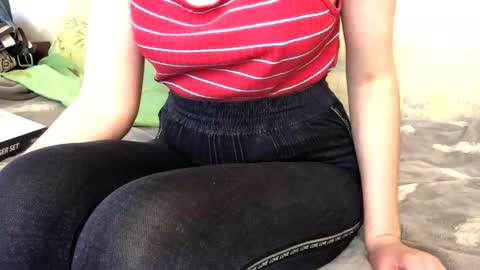 Snapshot of kittie_creme chatting on May 2026 12:32:02 PM Kittie Creme online show from May 2026 12:32:02 PM