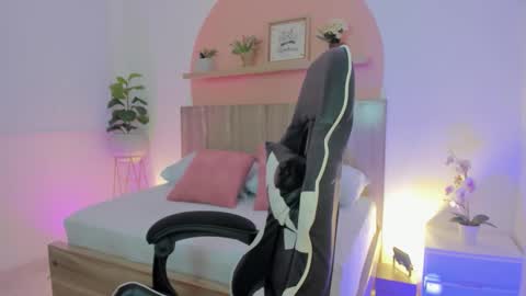 kitty444_ online show from November 2025 08:24:02 PM