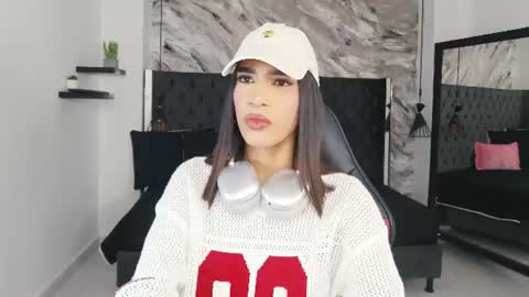 Snapshot of kitty_collins_ chatting on June 2026 12:39:01 PM Kitty online show from June 2026 12:39:01 PM