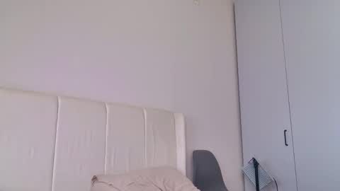 Snapshot of kitty_dora chatting on April 2026 07:00:02 PM Evelyn online show from April 2026 07:00:02 PM