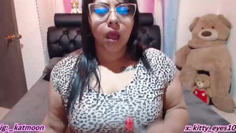 Snapshot of kitty_eyes chatting on January 2025 12:25:02 PM kitty online show from January 2025 12:25:02 PM