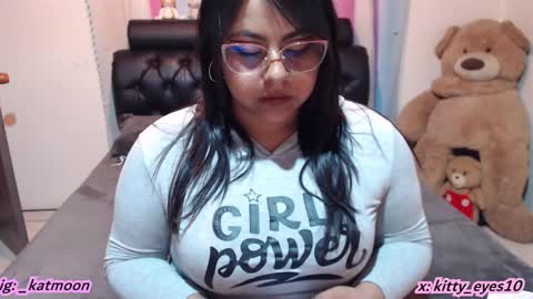 Snapshot of kitty_eyes chatting on January 2025 04:21:01 AM kitty online show from January 2025 04:21:01 AM