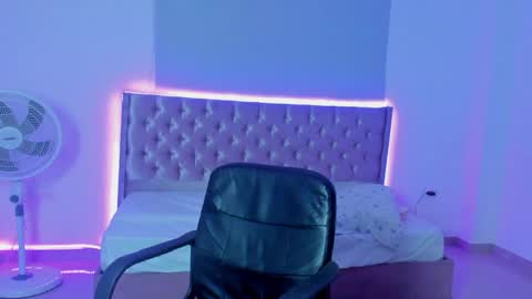 kitty_violet11 online show from April 2026 11:11:01 PM