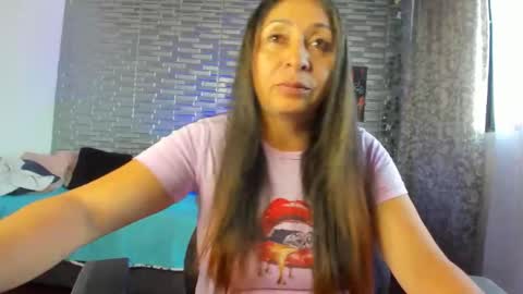 Snapshot of kitty_violet_ chatting on May 2026 01:49:02 PM violet online show from May 2026 01:49:02 PM