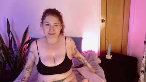 LAURA  help me reach 100likes online show from September 2025 06:45:01 PM